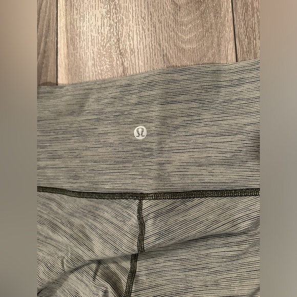 Lululemon Leggings Size 4 - Picture 3 of 4